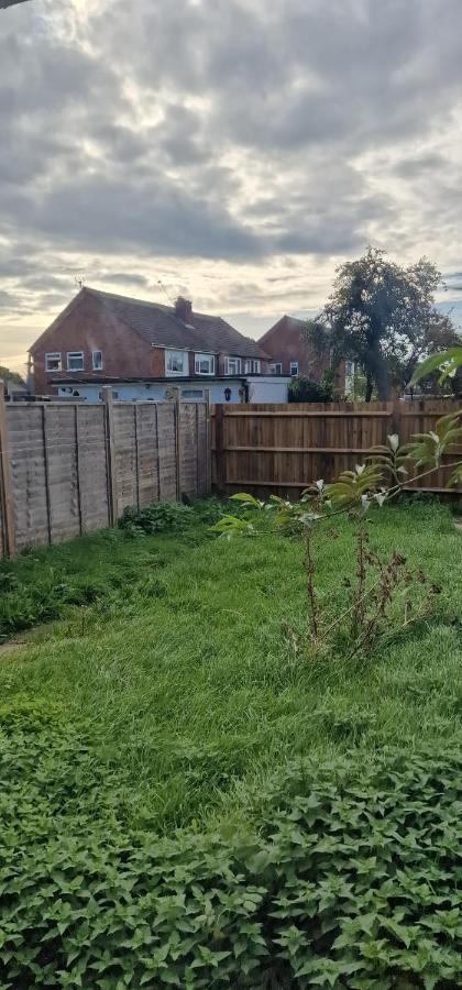 Ritzs Place Northolt  Экстерьер фото