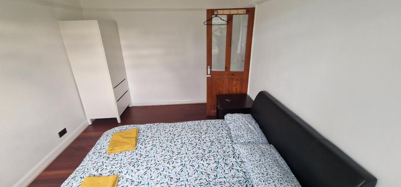 Ritzs Place Northolt  Экстерьер фото