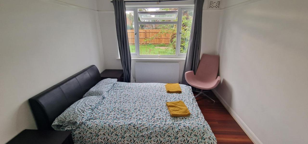 Ritzs Place Northolt  Экстерьер фото