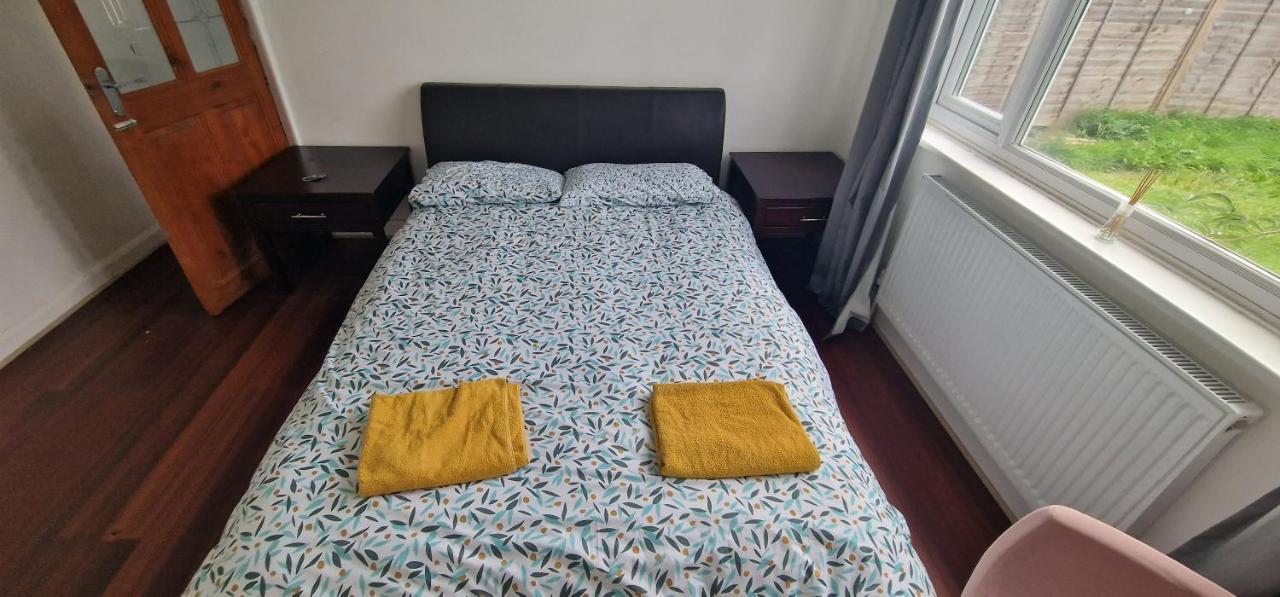 Ritzs Place Northolt  Экстерьер фото