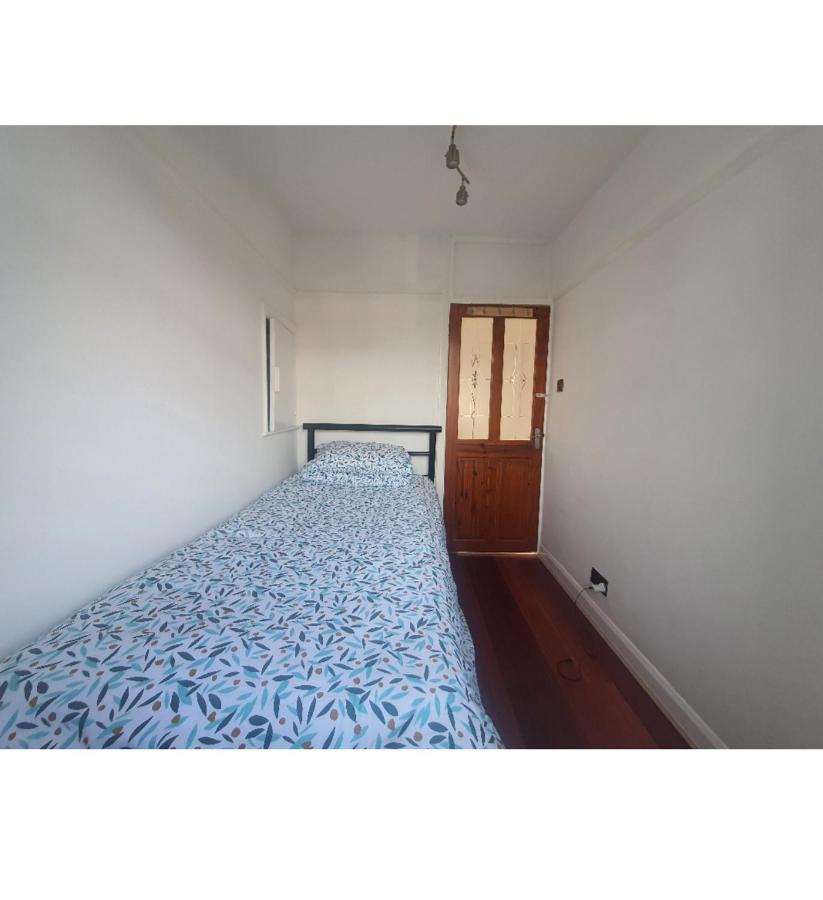 Ritzs Place Northolt  Экстерьер фото